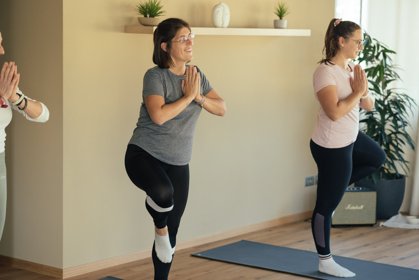 FLOW INTO YOURSELF - Yoga con Johanna | martedì ore 17.30 - 10 ingressi